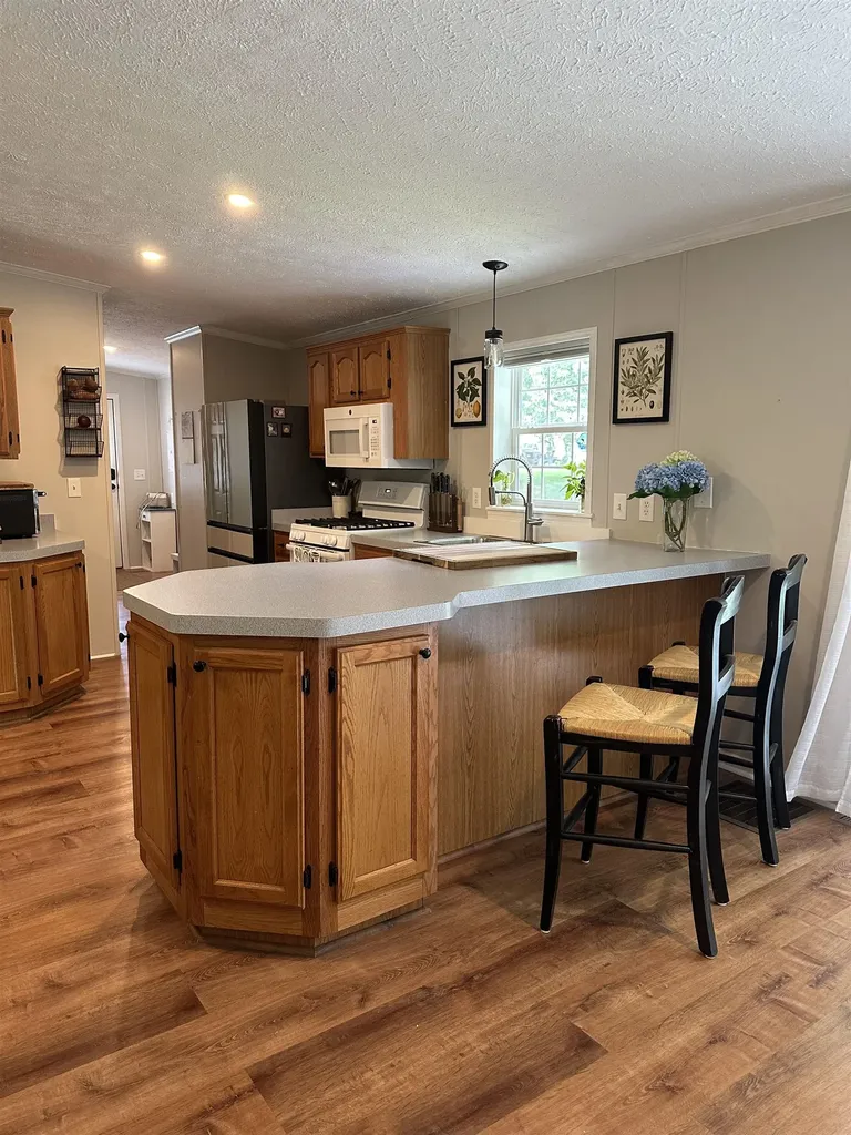 21 Eric Avenue Nashua NH 03062
