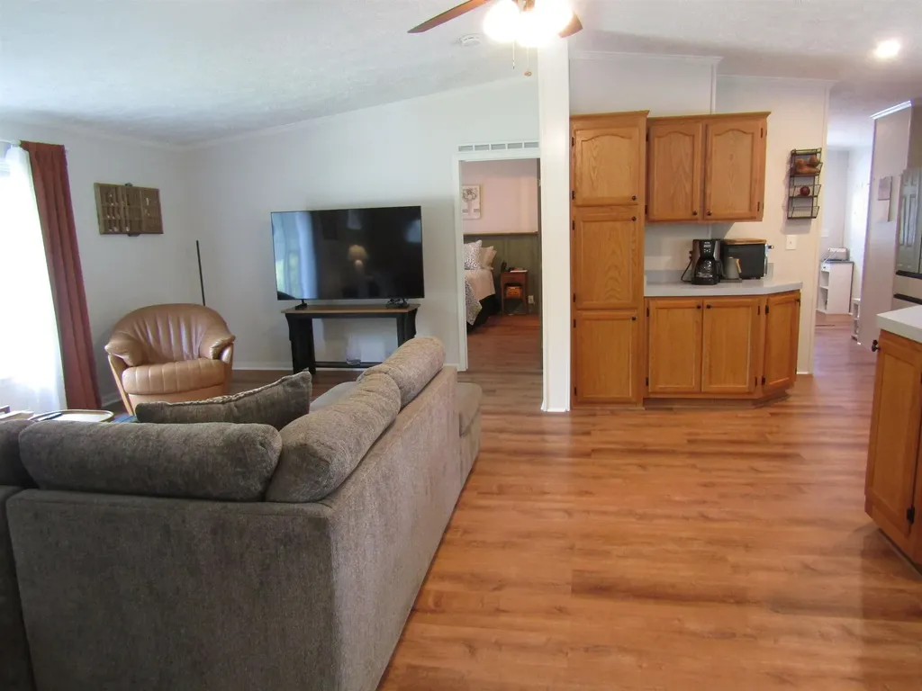 21 Eric Avenue Nashua NH 03062