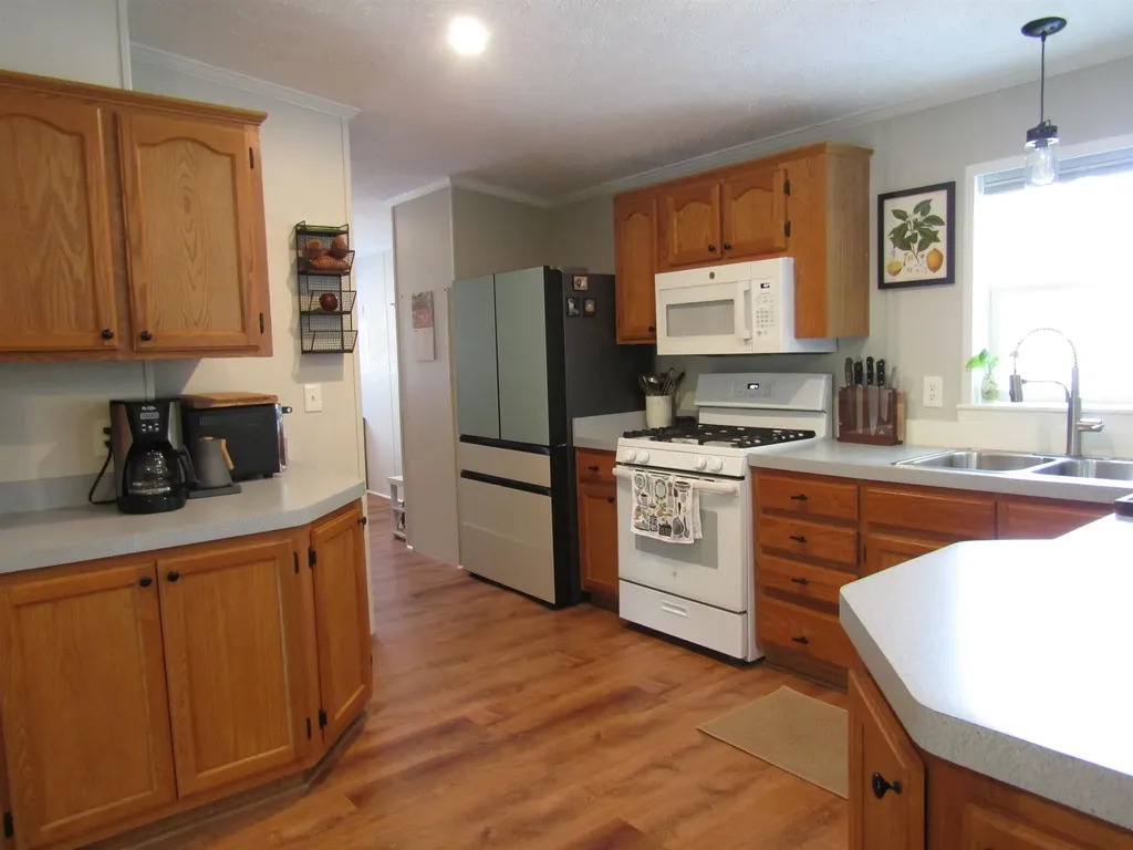 21 Eric Avenue Nashua NH 03062