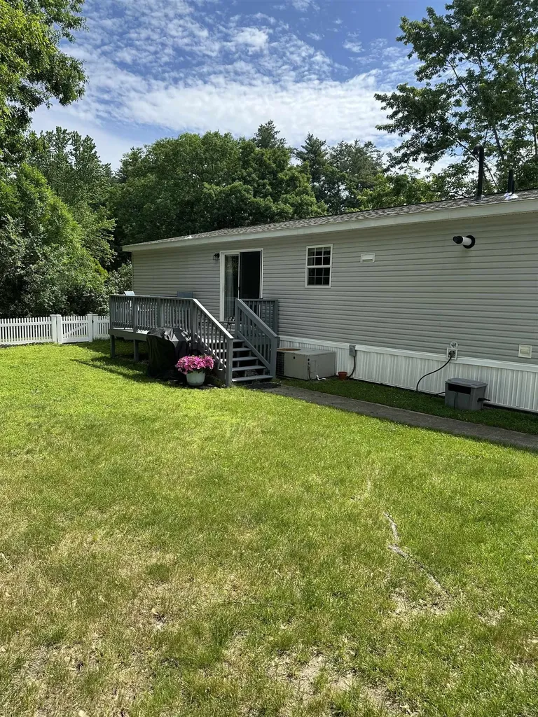 21 Eric Avenue Nashua NH 03062