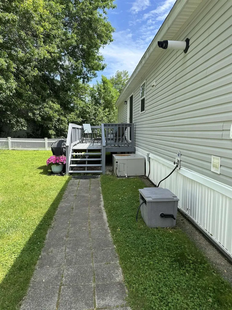 21 Eric Avenue Nashua NH 03062