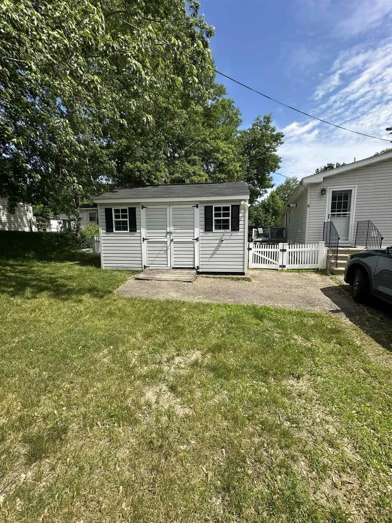 21 Eric Avenue Nashua NH 03062