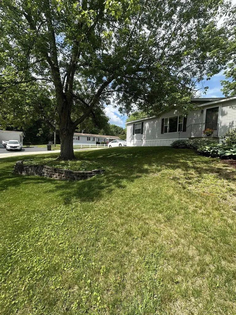 21 Eric Avenue Nashua NH 03062