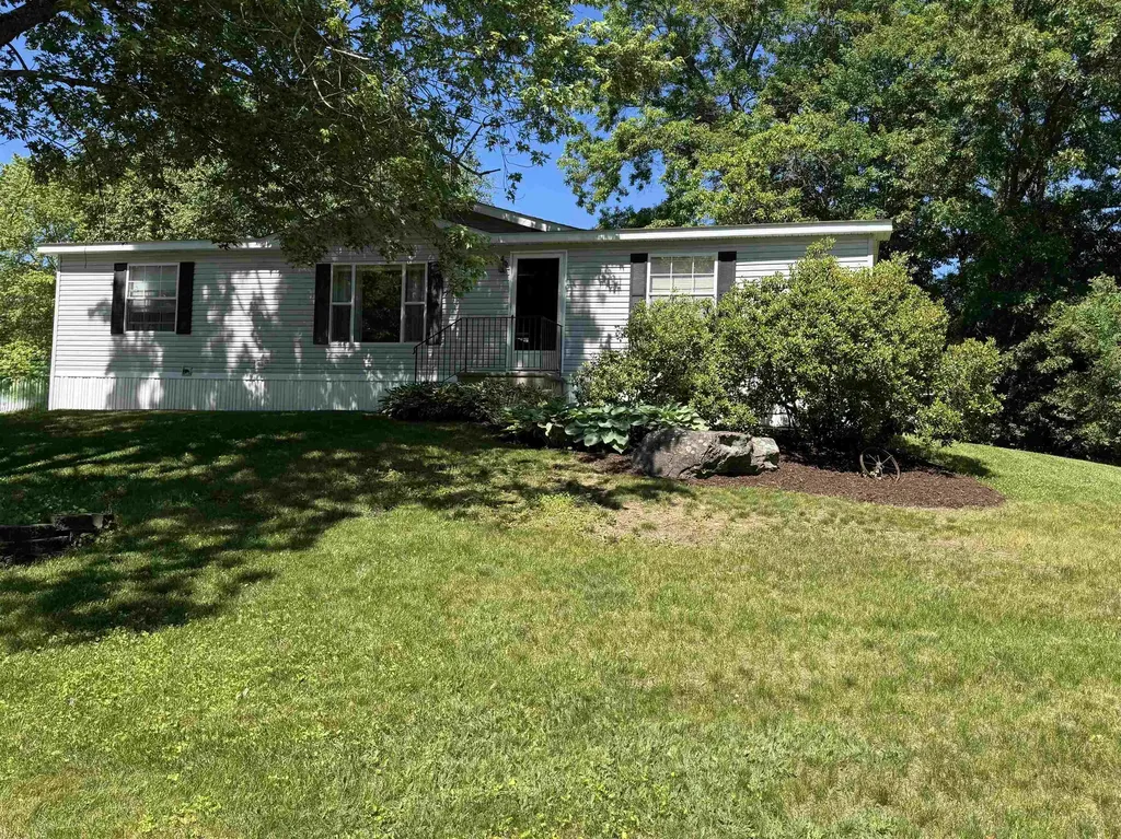 21 Eric Avenue Nashua NH 03062