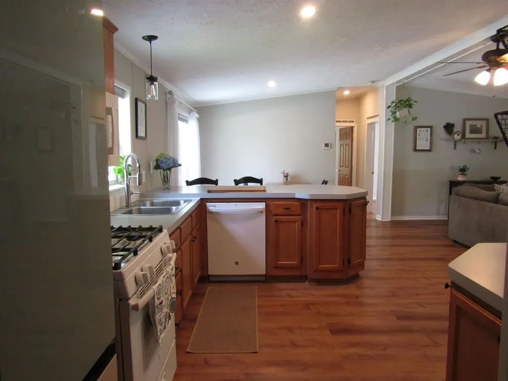 21 Eric Avenue Nashua NH 03062