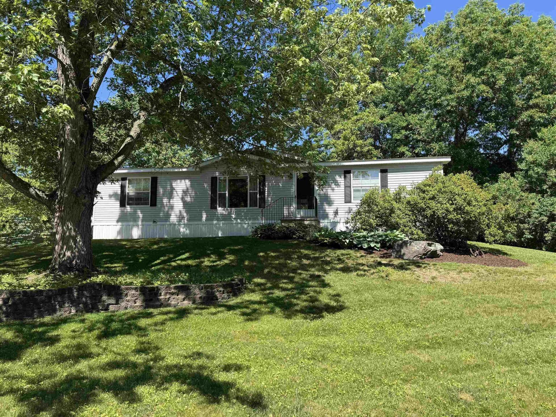 21 Eric Avenue Nashua NH 03062
