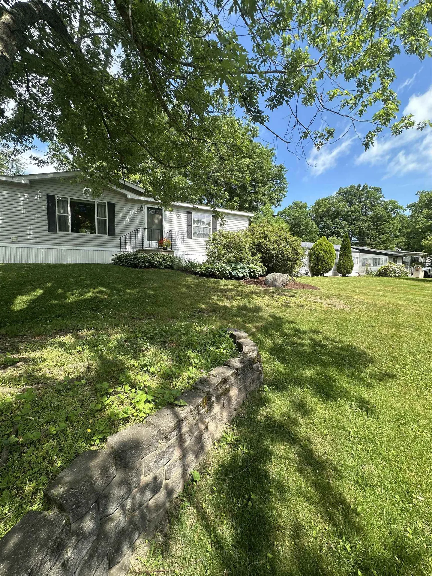 21 Eric Avenue Nashua NH 03062
