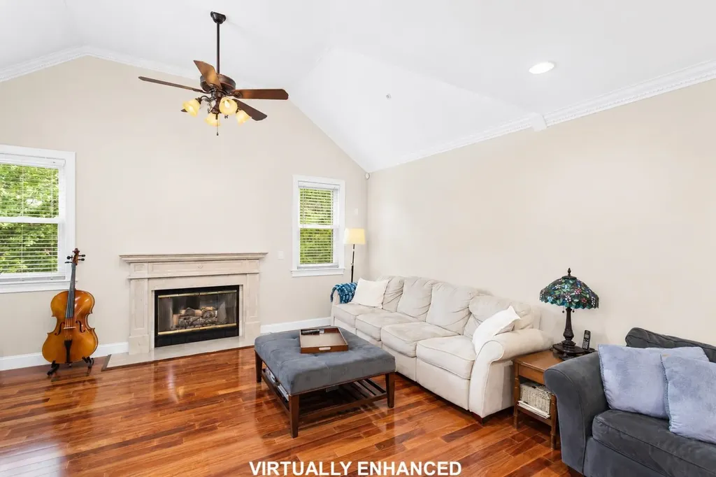 7 Jenny Hill Lane Nashua NH 03062