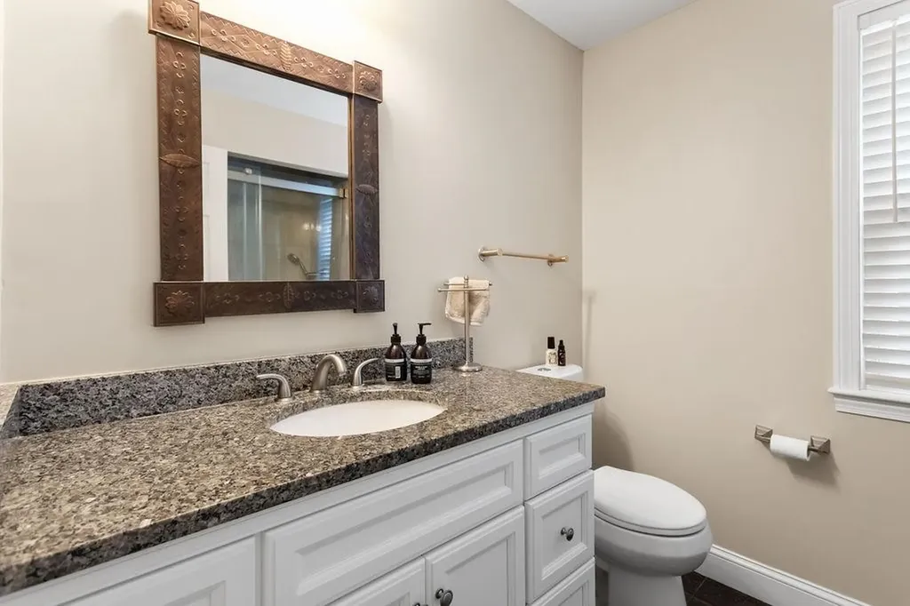 7 Jenny Hill Lane Nashua NH 03062