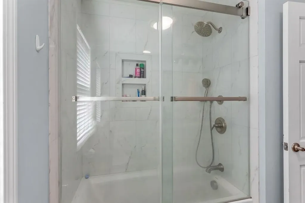 7 Jenny Hill Lane Nashua NH 03062