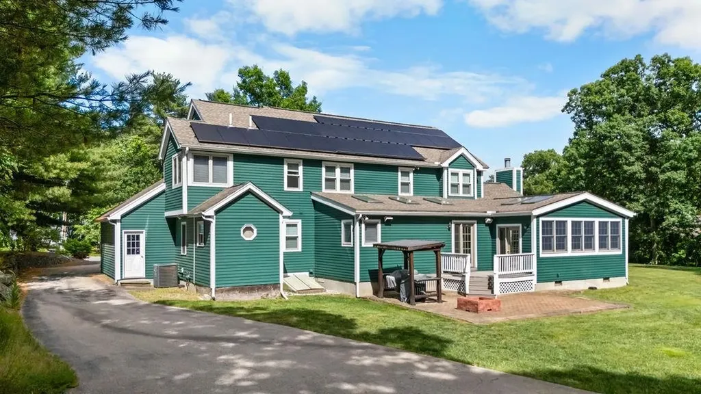 7 Jenny Hill Lane Nashua NH 03062