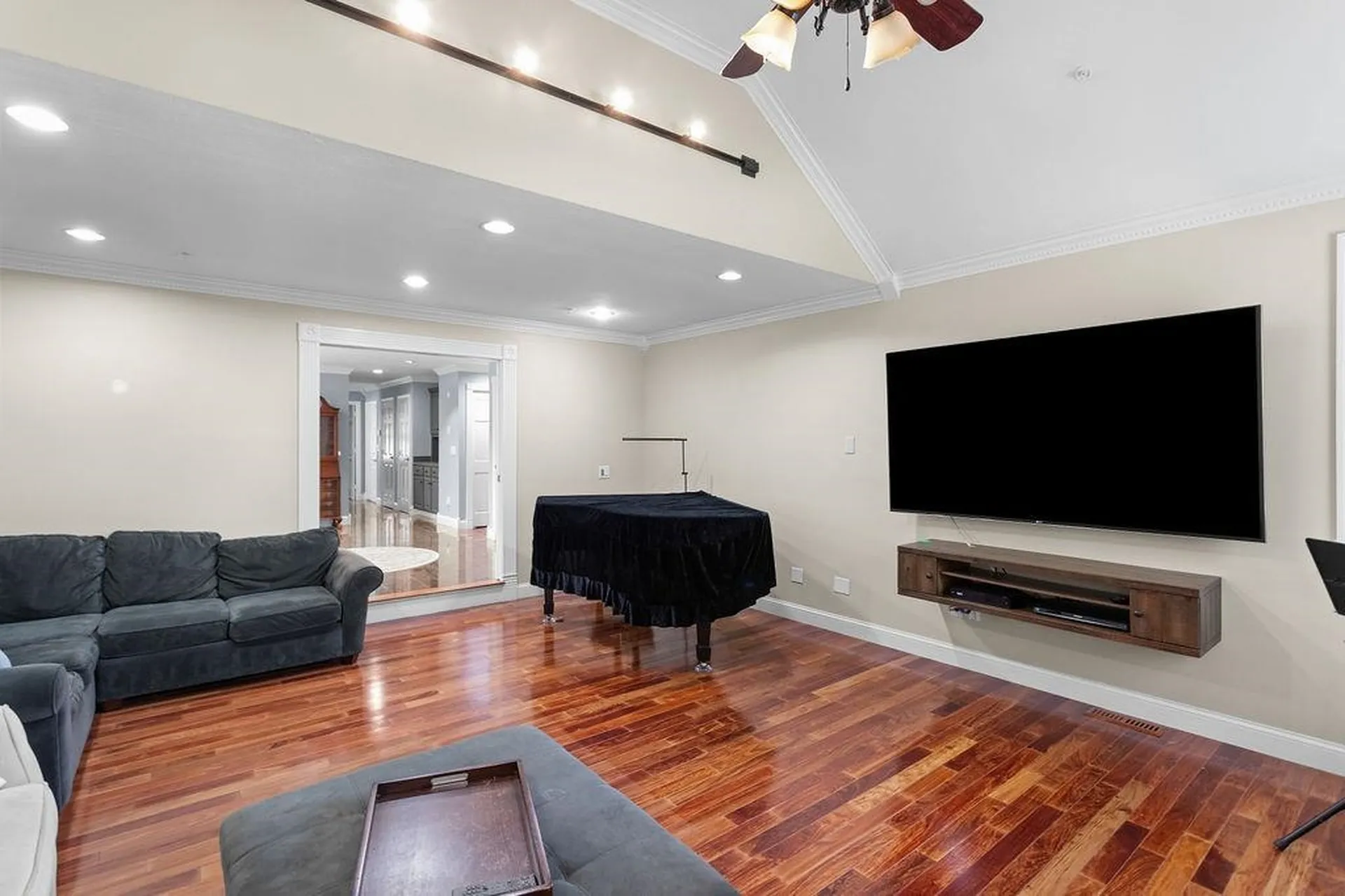 7 Jenny Hill Lane Nashua NH 03062