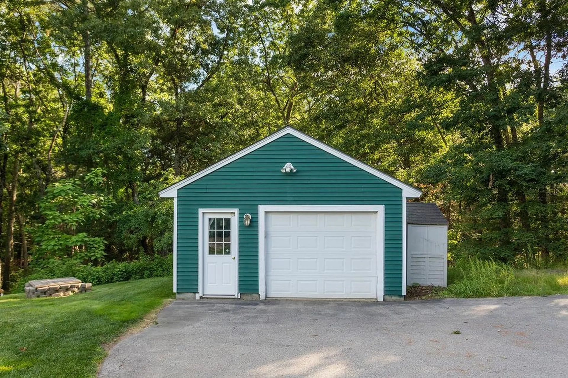 7 Jenny Hill Lane Nashua NH 03062