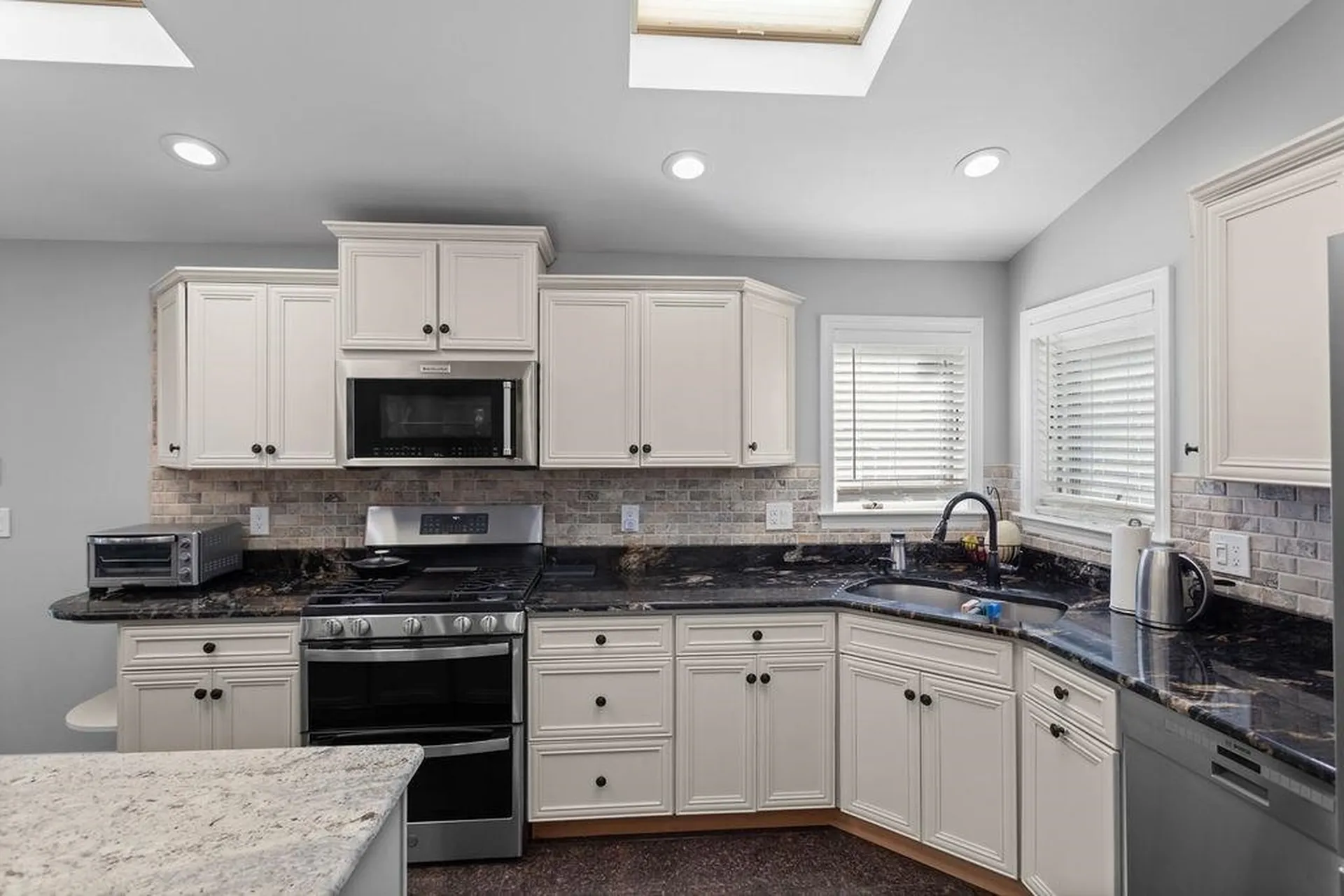 7 Jenny Hill Lane Nashua NH 03062