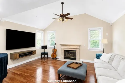 7 Jenny Hill Lane Nashua NH 03062