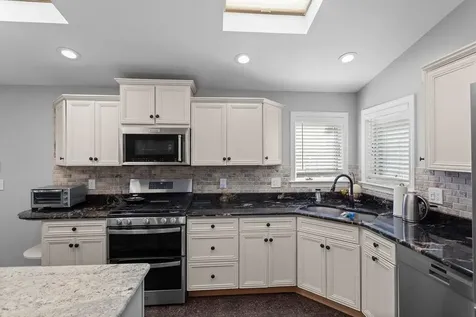 7 Jenny Hill Lane Nashua NH 03062