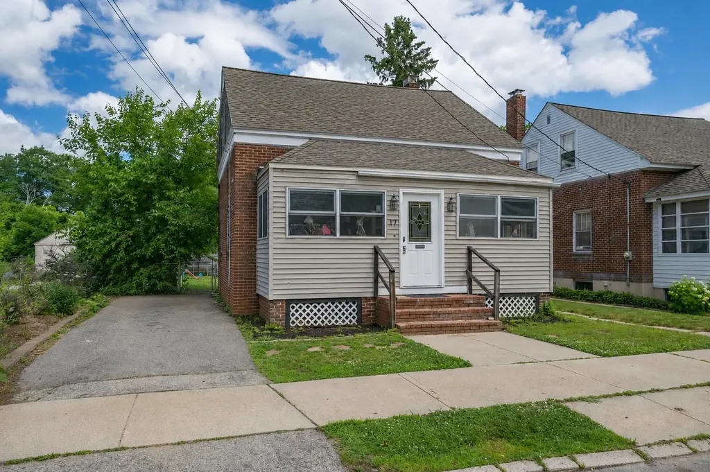 17 Grand Avenue Nashua NH 03060