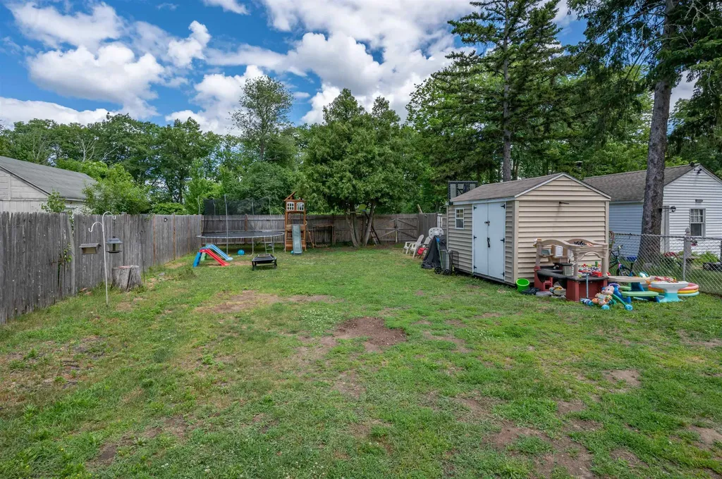 17 Grand Avenue Nashua NH 03060