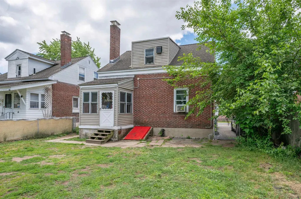 17 Grand Avenue Nashua NH 03060