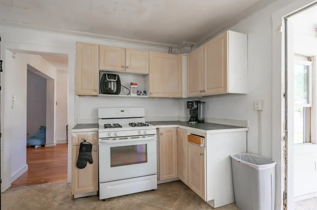 17 Grand Avenue Nashua NH 03060