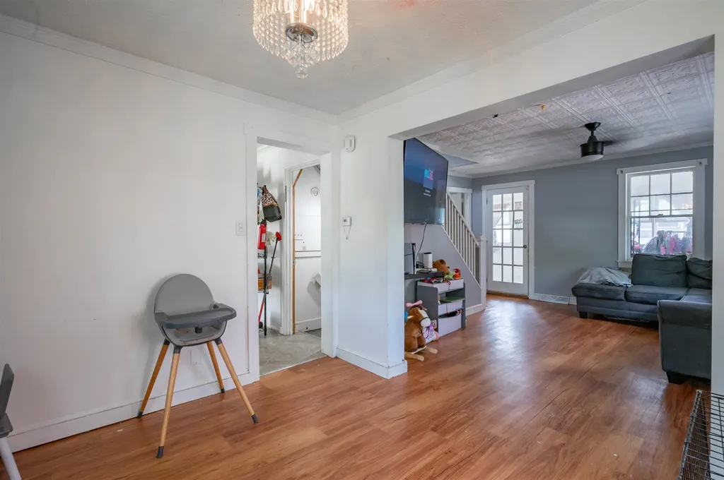 17 Grand Avenue Nashua NH 03060