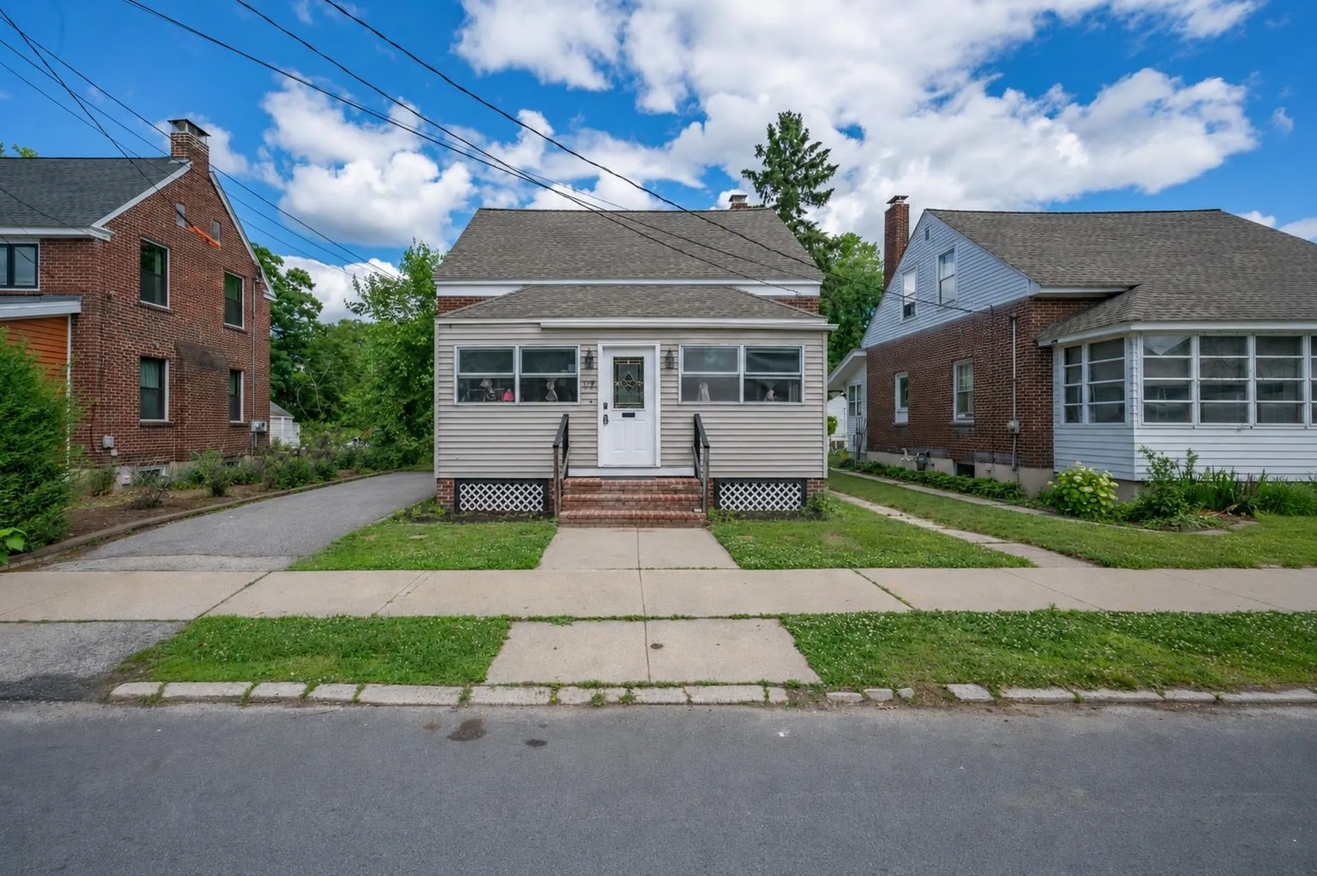 17 Grand Avenue Nashua NH 03060