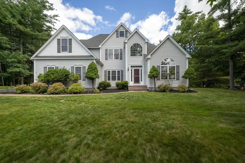 84 Searles Road Windham NH 03087