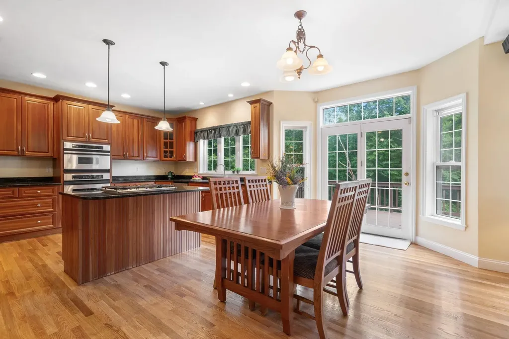 84 Searles Road Windham NH 03087