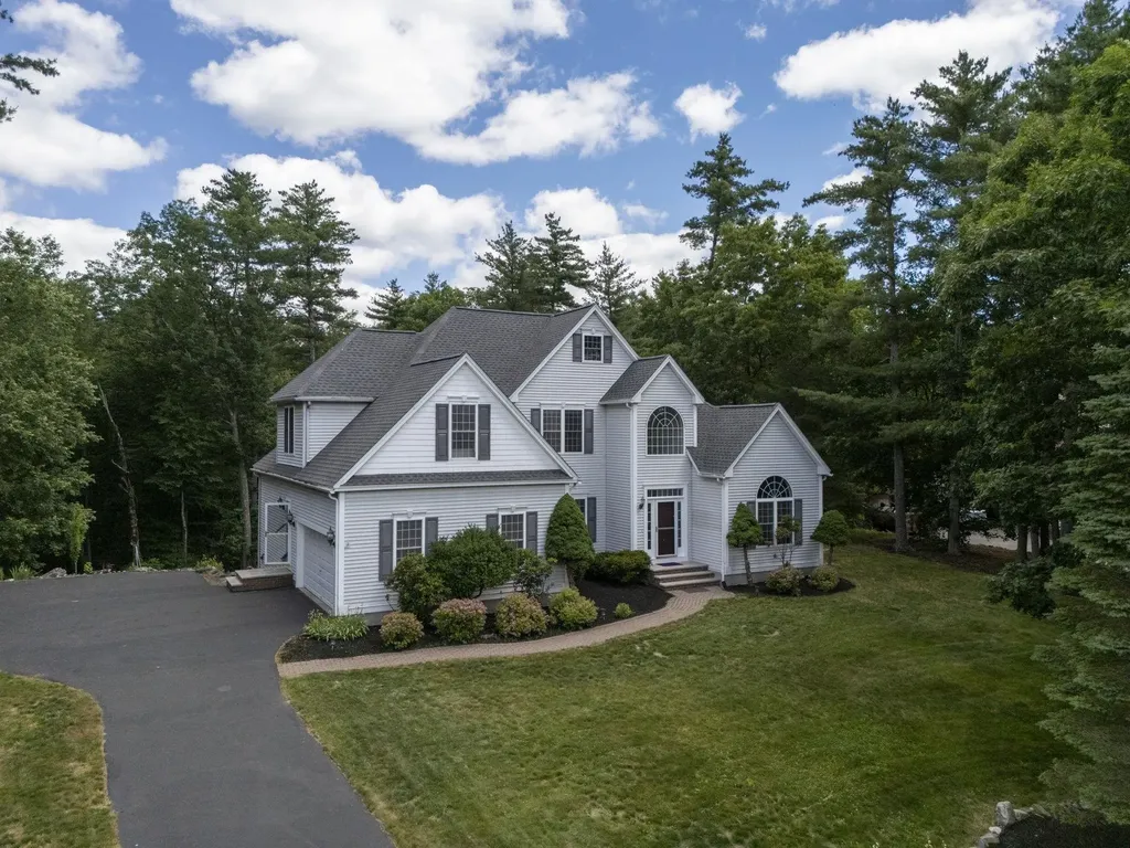 84 Searles Road Windham NH 03087