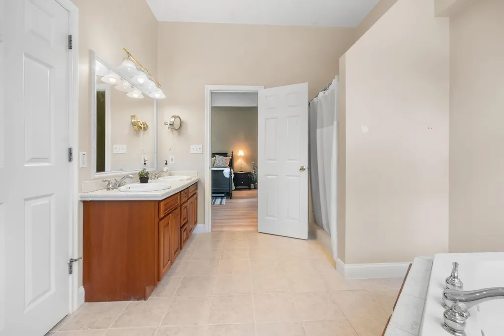 84 Searles Road Windham NH 03087