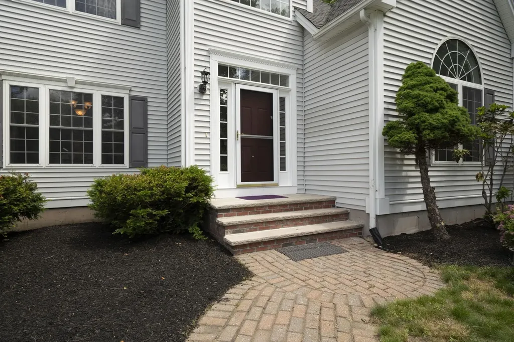 84 Searles Road Windham NH 03087