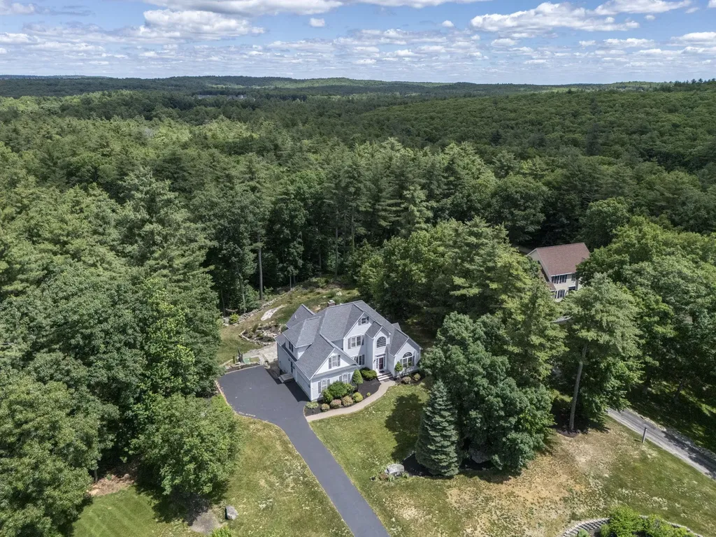 84 Searles Road Windham NH 03087