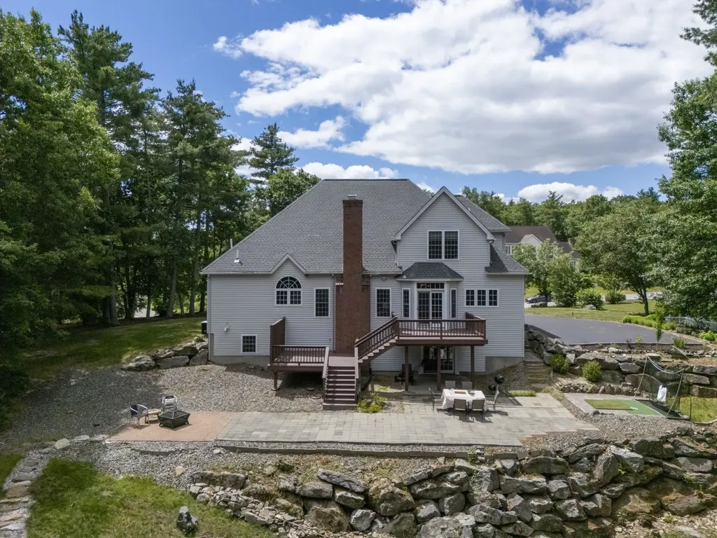 84 Searles Road Windham NH 03087