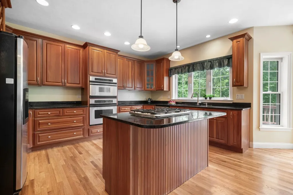 84 Searles Road Windham NH 03087