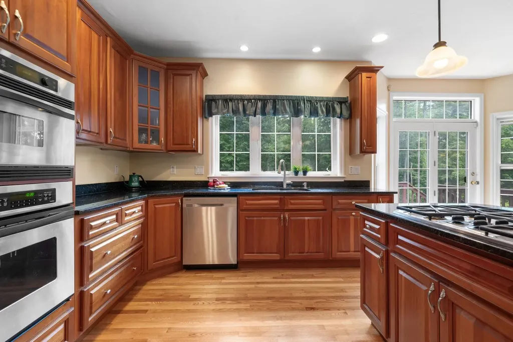 84 Searles Road Windham NH 03087