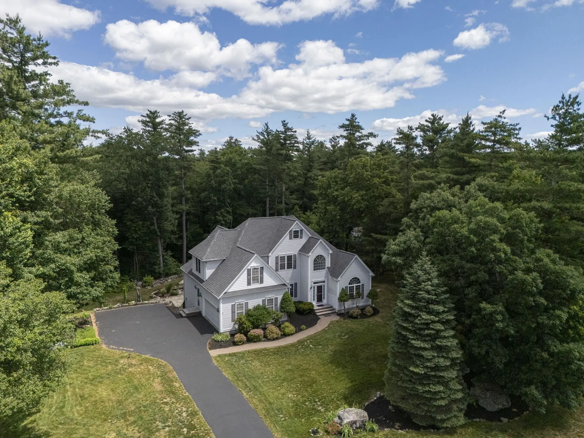 84 Searles Road Windham NH 03087