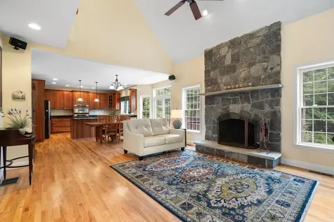 84 Searles Road Windham NH 03087