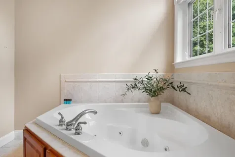 84 Searles Road Windham NH 03087