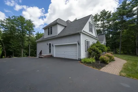 84 Searles Road Windham NH 03087