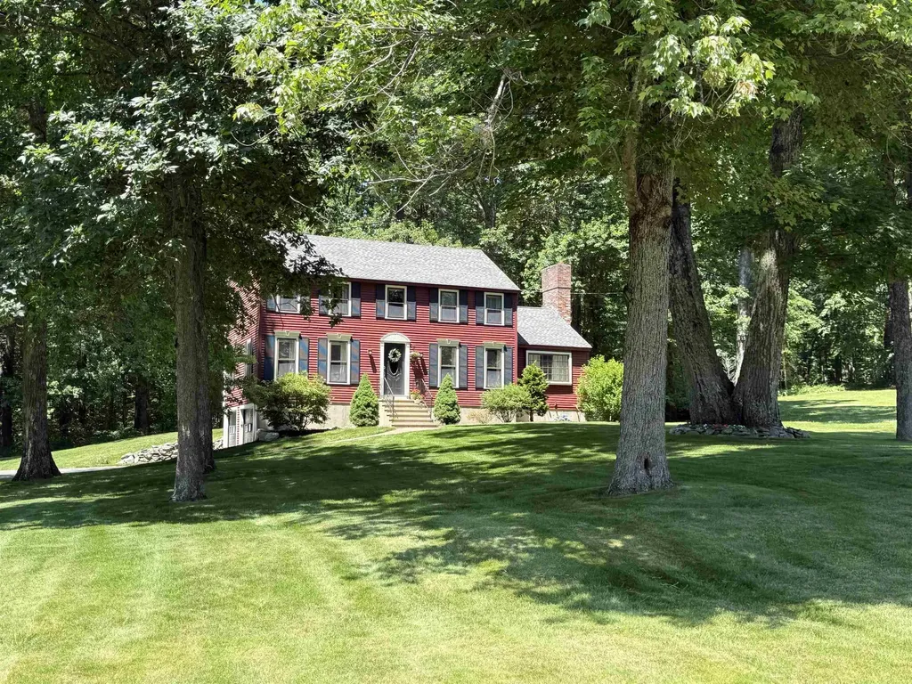 15 Brier Lane Derry NH 03038