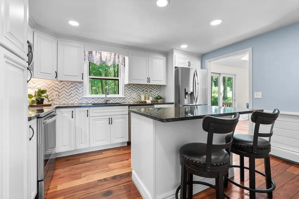 15 Brier Lane Derry NH 03038
