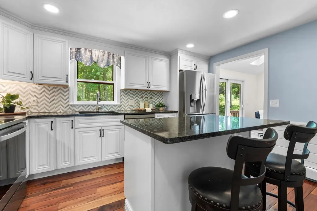 15 Brier Lane Derry NH 03038
