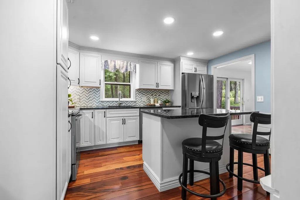15 Brier Lane Derry NH 03038