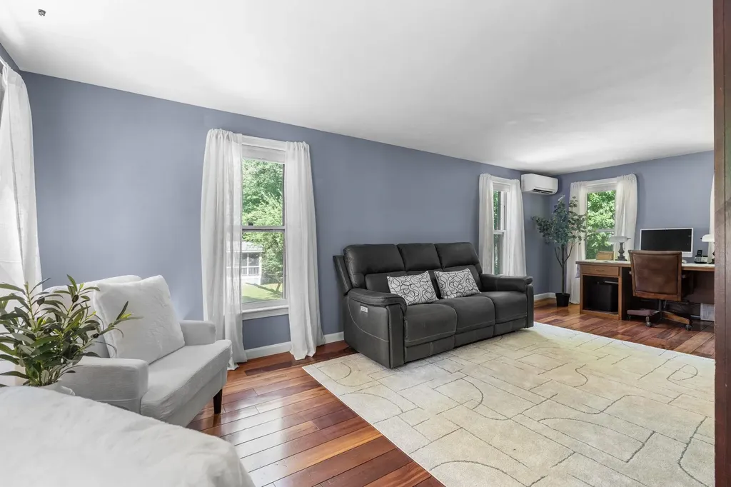 15 Brier Lane Derry NH 03038