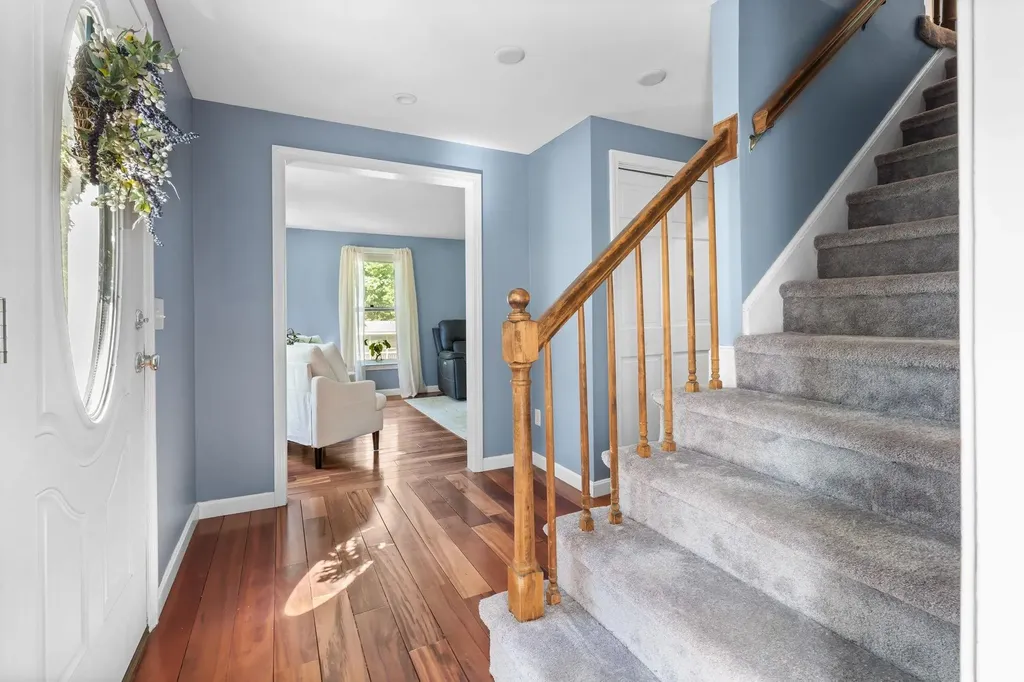 15 Brier Lane Derry NH 03038