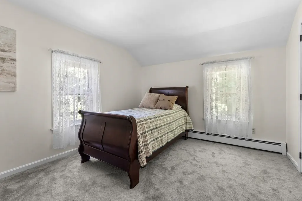 15 Brier Lane Derry NH 03038