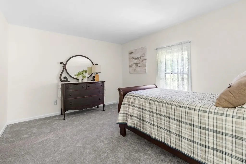15 Brier Lane Derry NH 03038