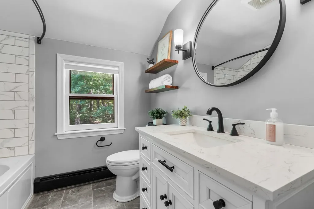 15 Brier Lane Derry NH 03038