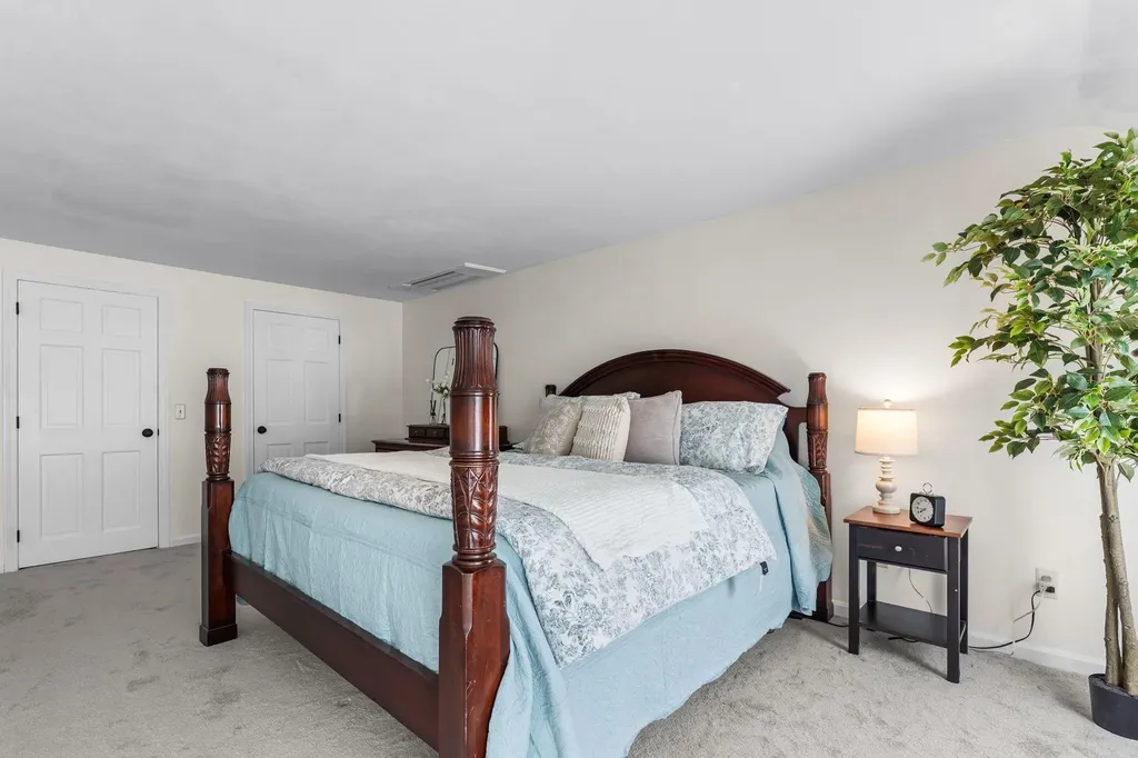 15 Brier Lane Derry NH 03038