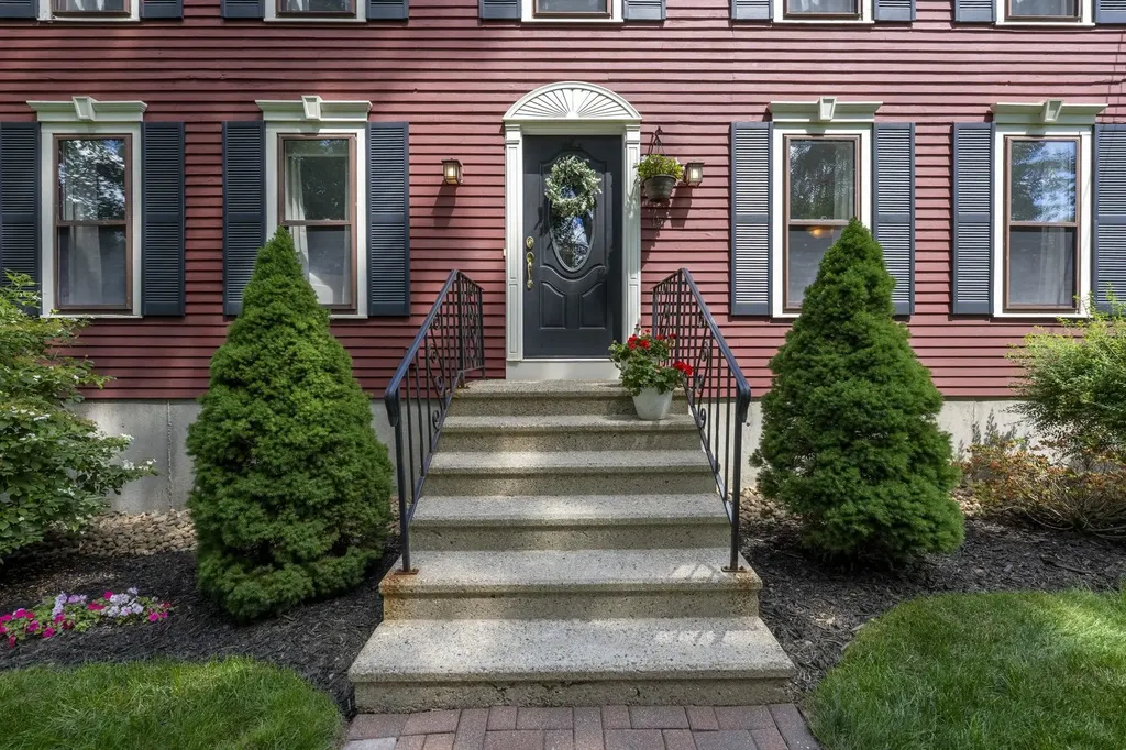 15 Brier Lane Derry NH 03038